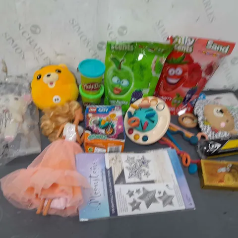 LARGE QAUNTIITY OF ASSORTED TOYS AND GAMES TO INCLUDE PLAY-DOH, LEGO AND TEDDIES