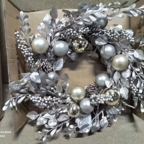 CHAMPAGNE AND GOLD PRE-LIT FESTIVE WREATH