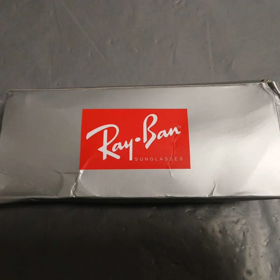 BOXED PAIR OF RAY BAN GLASSES WITH REFLECTIVE G-15 LENS IN CASE