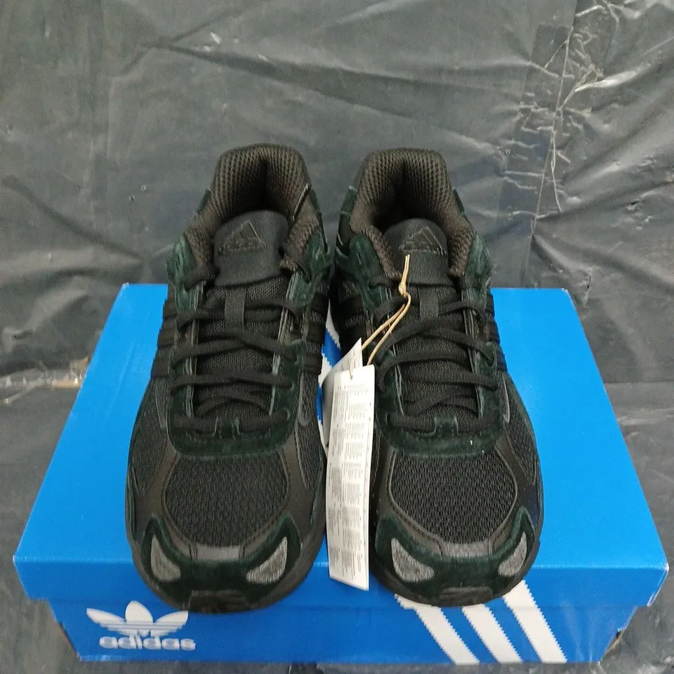 BOXED ADIDAS ORIGINALS RESPONSE CL TRAINERS - SIZE 7