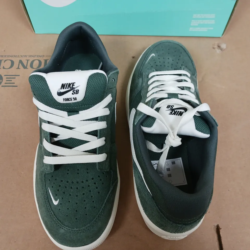 BOXED PAIR OF NIKE SB FORCE 58 TRAINERS IN VINTAGE GREEN - UK 8