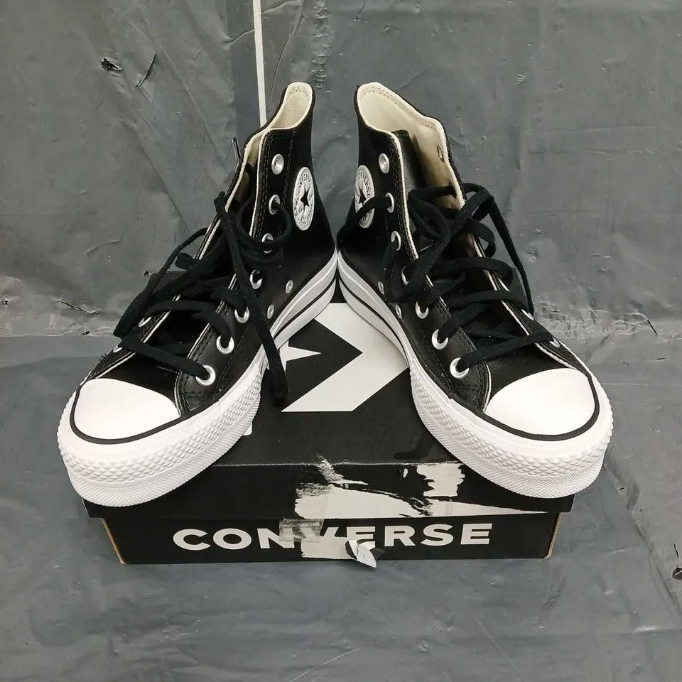 BOXED PAIR OF CONVERSE WOMENS LEATHER LIFT HI TOP TRAINERS IN BLACK SIZE UK 4