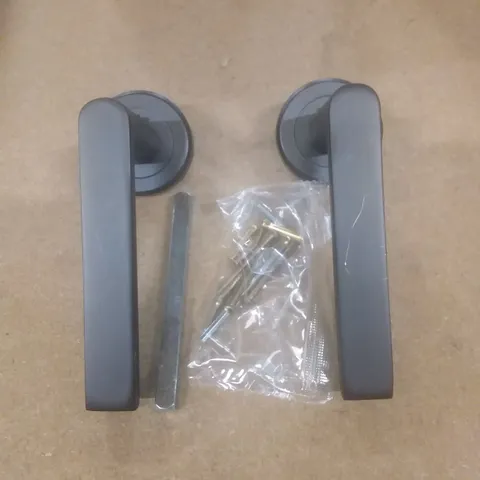 BOXED SEROZZETTA LATCH DOOR HANDLE - SET OF 2