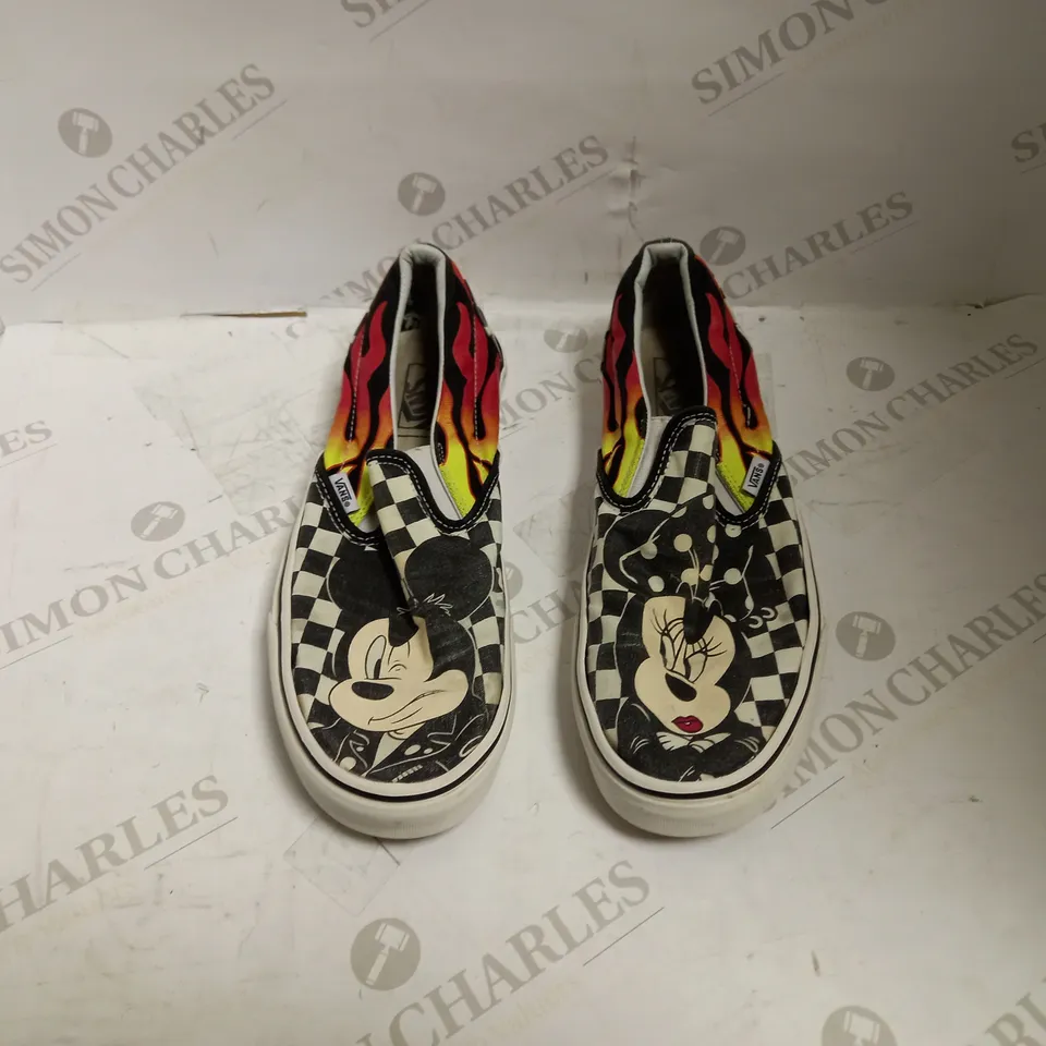 VANS DISNEY SLIP ON SIZE US 10 TRAINERS 
