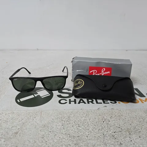 RAY BAN SQUARE SUNGLASSES BLACK IN CASE