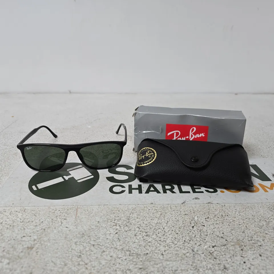 RAY BAN SQUARE SUNGLASSES BLACK IN CASE