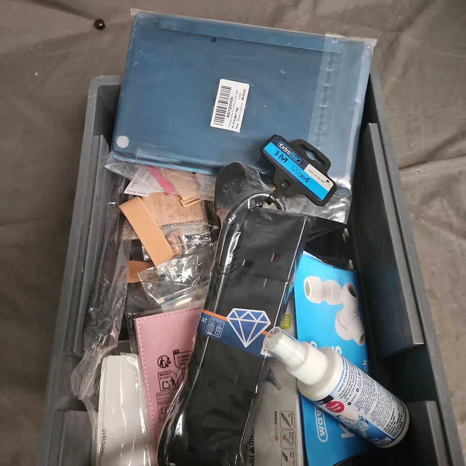 APPROXIMATELY 15 ASSORTED HOUSEHOLD ITEMS TO INCLUDE LENOR CREASE RELEASER, TABLET CASE,, ETC 