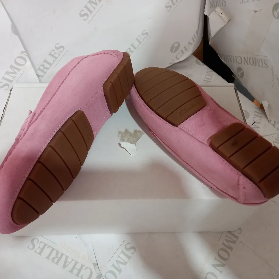 BOXED PAIR OF CLARKS PINK SEUDE LOAFERS - SIZE 4