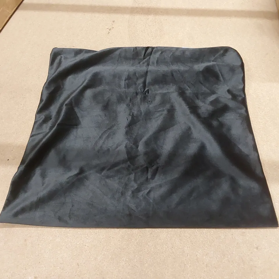 BAGGED SET OF 4 APEX CRUSHED VELVET CUSHION COVERS - BLACK 