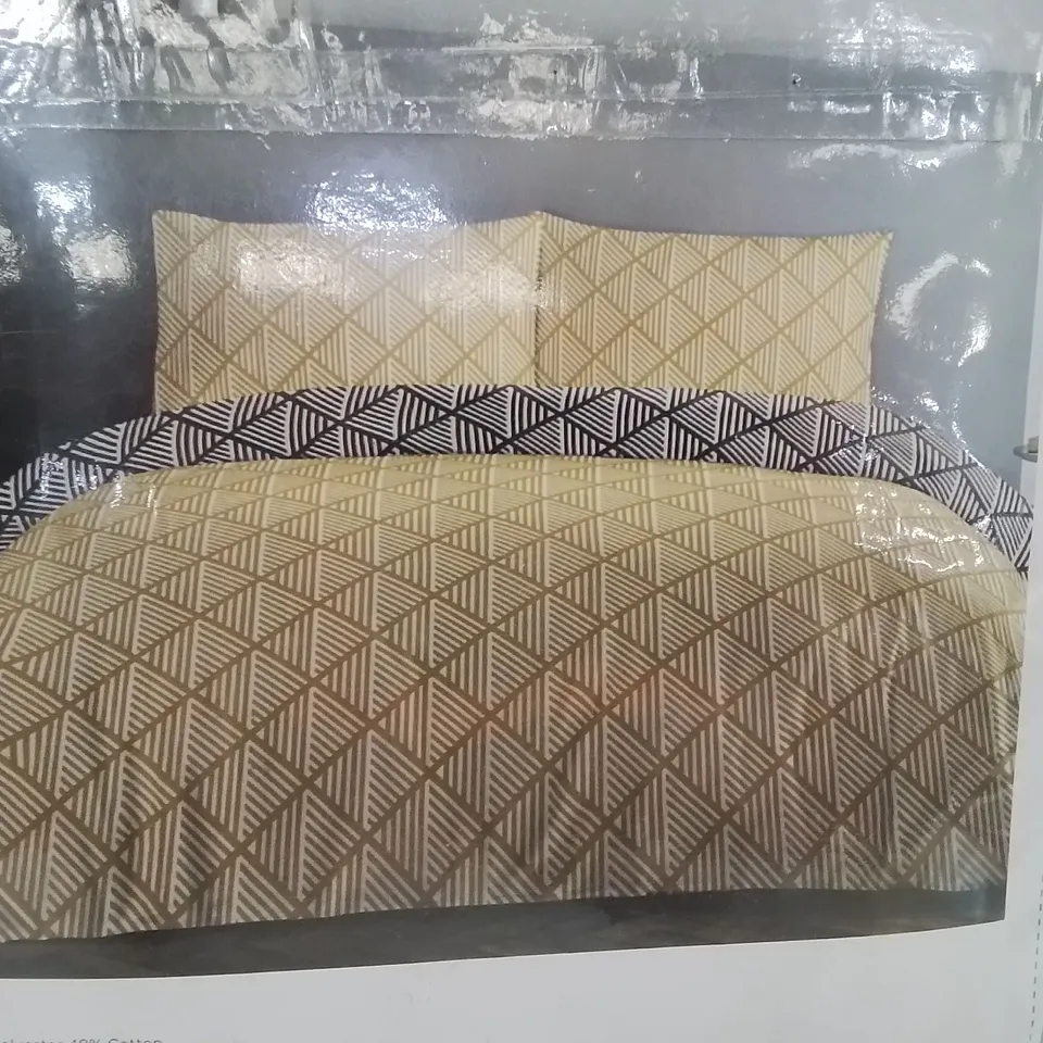 BRAND NEW FUSION REVERSIBLE KINGSIZE DUVET COVER SET 