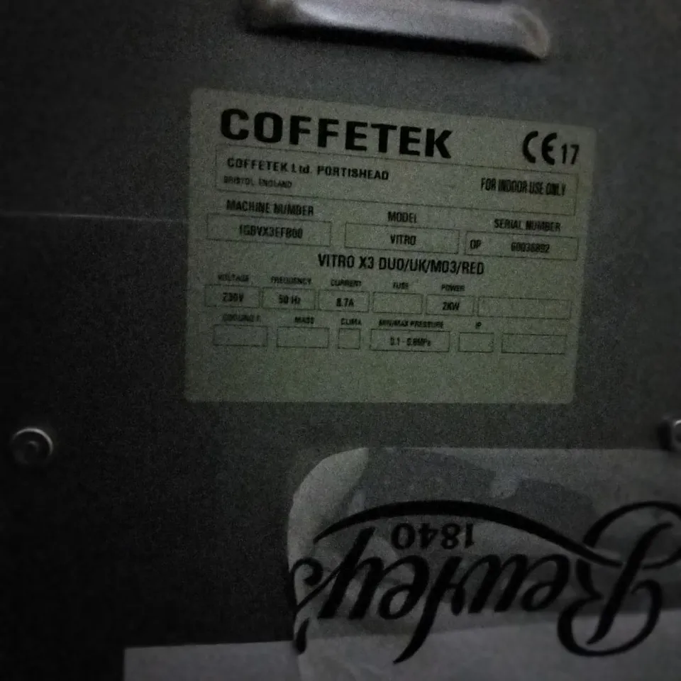 COFFETEK VITRO X3 COFFEE MACHINE WITH CHANGE GIVER