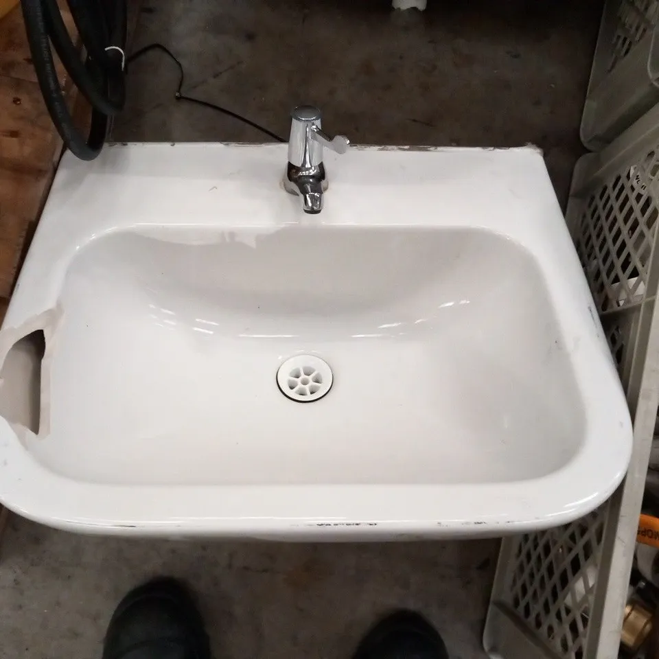 2 ASSORTED CERAMIC SINKS