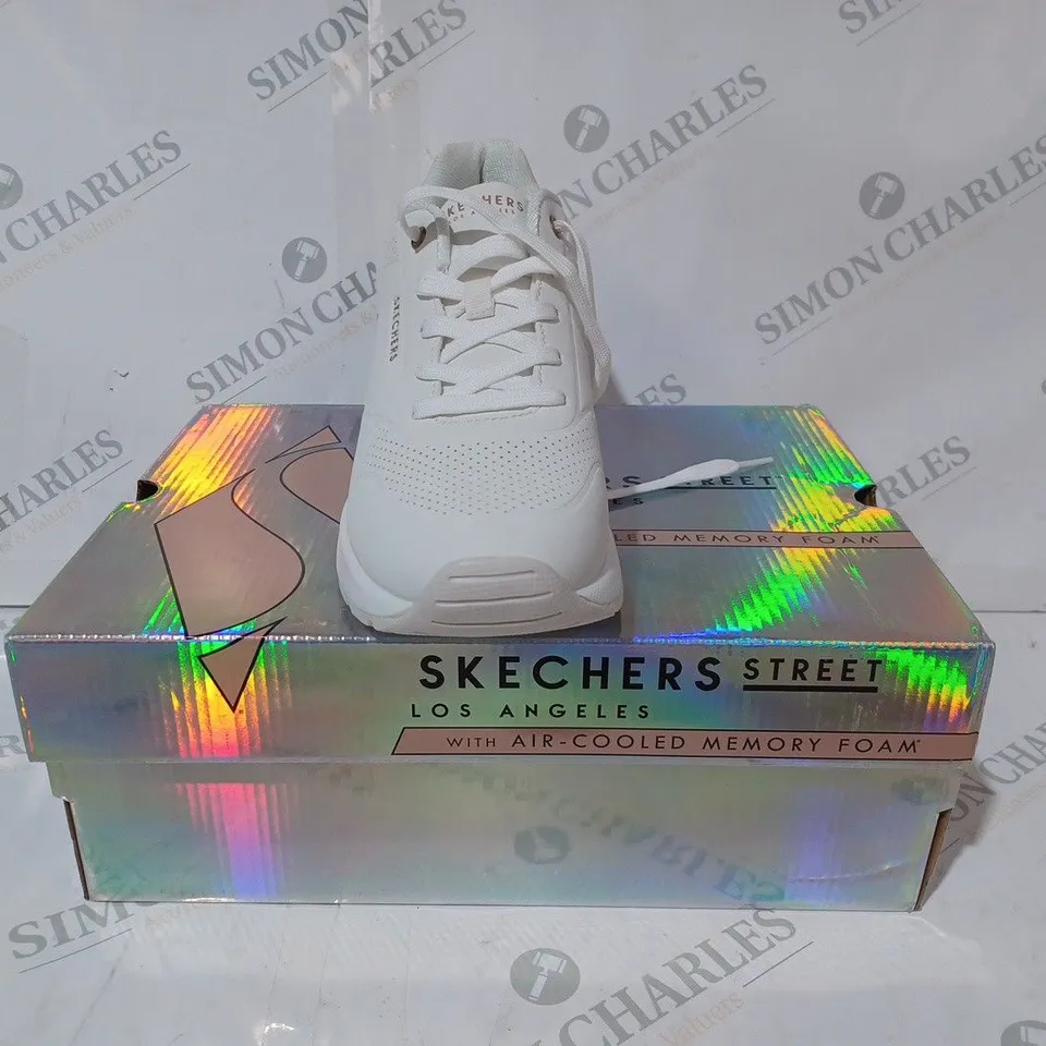 BOXED PAIR OF SKECHERS TRAINERS IN WHITE UK SIZE 6.5