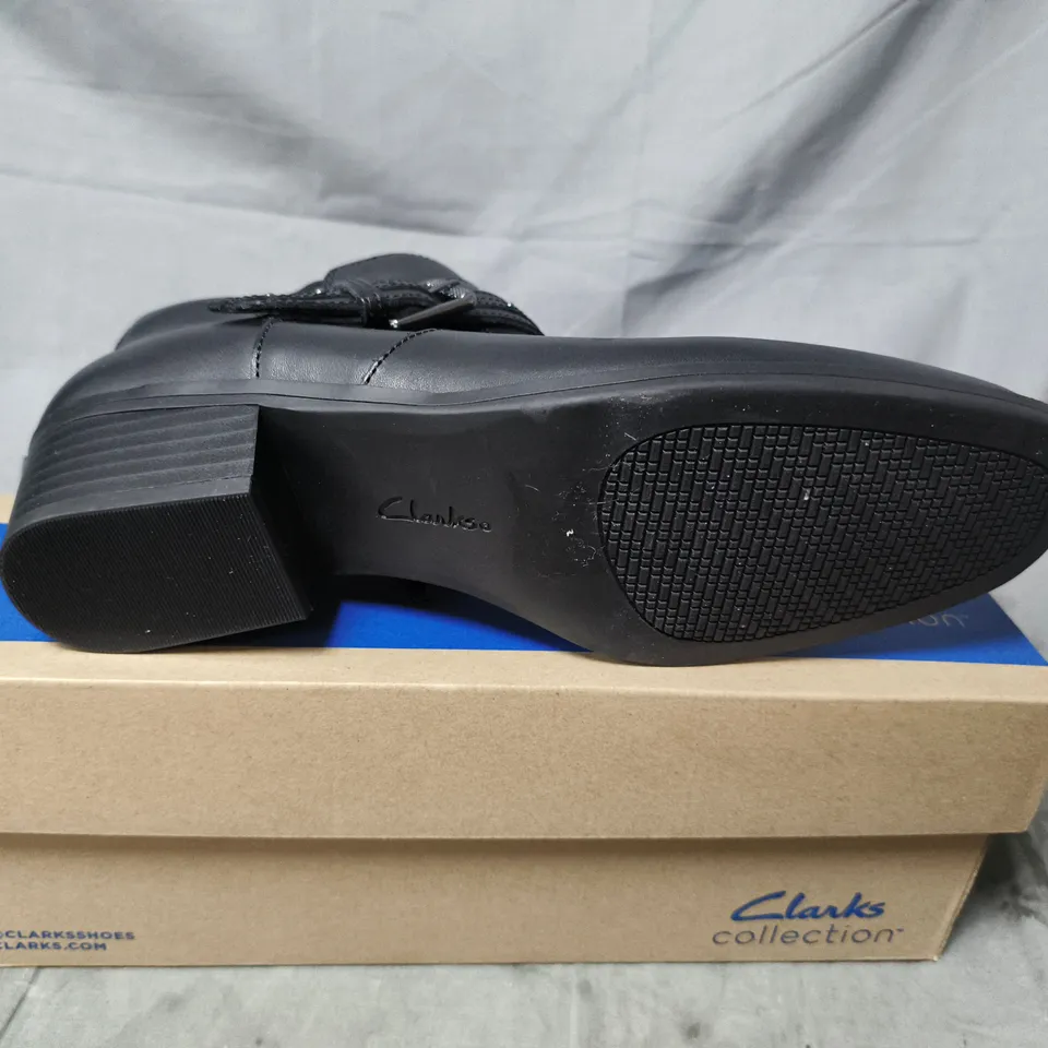 BOXED PAIR OF CLARKS COLLECTION WOMEN'S BLACK LEATHER ANKLE BOOTS - SIZE 7