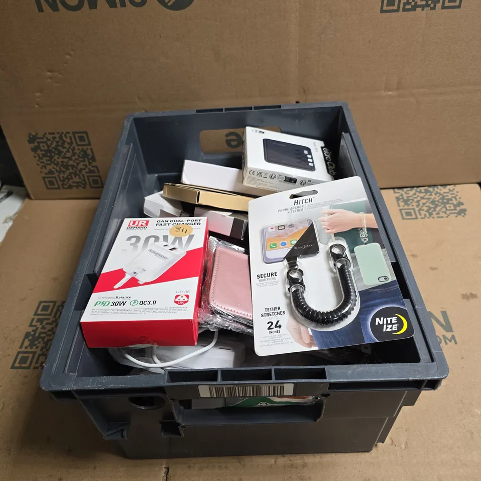TOTE OF APPROXIMATELY 20 ASSORTED ITEMS TO INCLUDE POWER BANK, FAST CHARGER, PHONE CASE, HITCH PHONE ANCHOR AND TETHER ETC