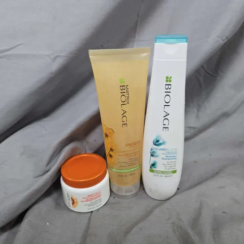 APPROXIMATELY 12 MATRIX BIOLAGE PRODUCTS TO INCLUDE SUNSORIALS SUN REPAIR TREATMENT, VOLUME SHAMPOO, SMOOTH PROOF AQUA GEL, ETC