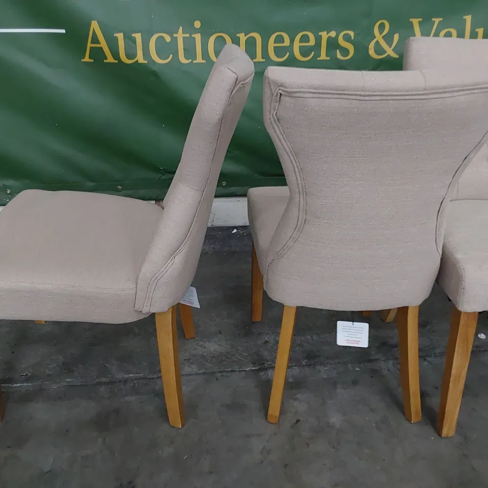 SET OF FOUR UPHOLSTERED BUTTONED BACK DINING CHAIRS NATURAL FABRIC ON NATURAL WOOD LEGS 