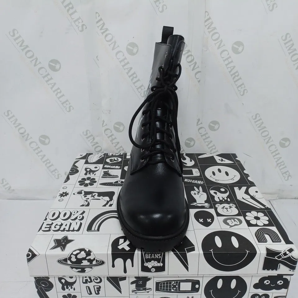 KOI FOOTWEAR MENS BLACK ANIMAL FREE MILITARY BOOTS SIZE 9