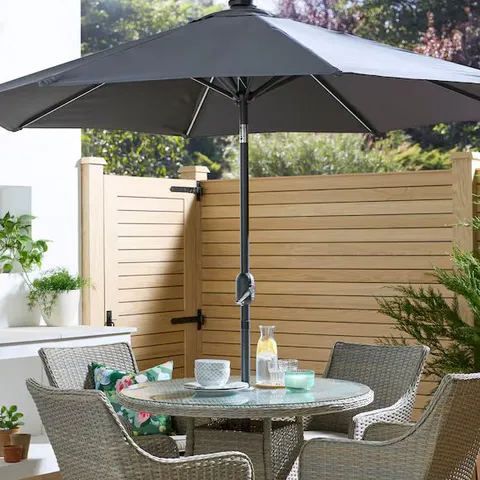 BOXED SOLAR LED STRIP PARASOL 