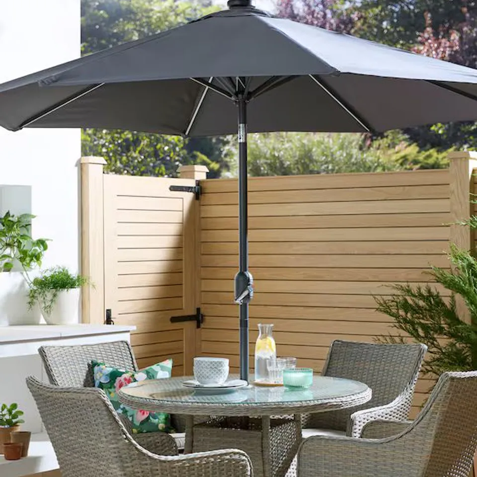 BOXED SOLAR LED STRIP PARASOL 