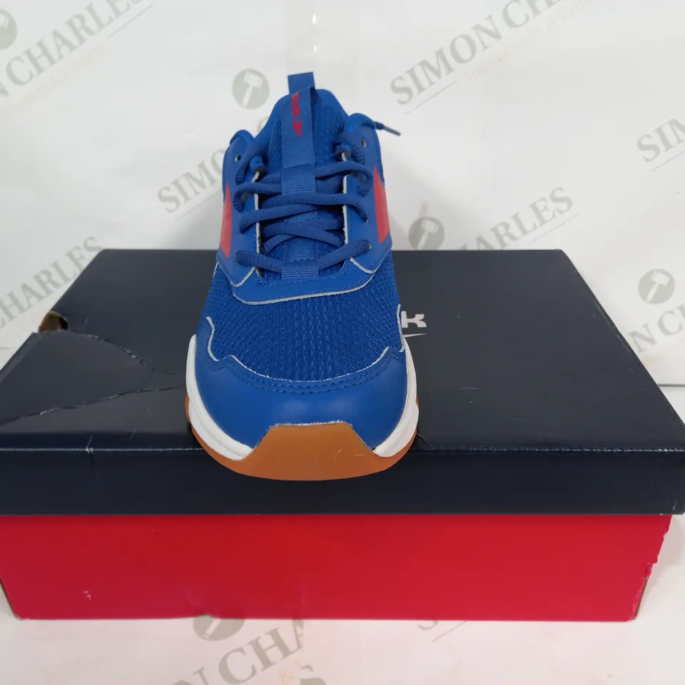 BOXED PAIR OF REEBOK XT SPRINTER 2.0 TRAINERS IN BLUE/RED/WHITE UK SIZE 4.5