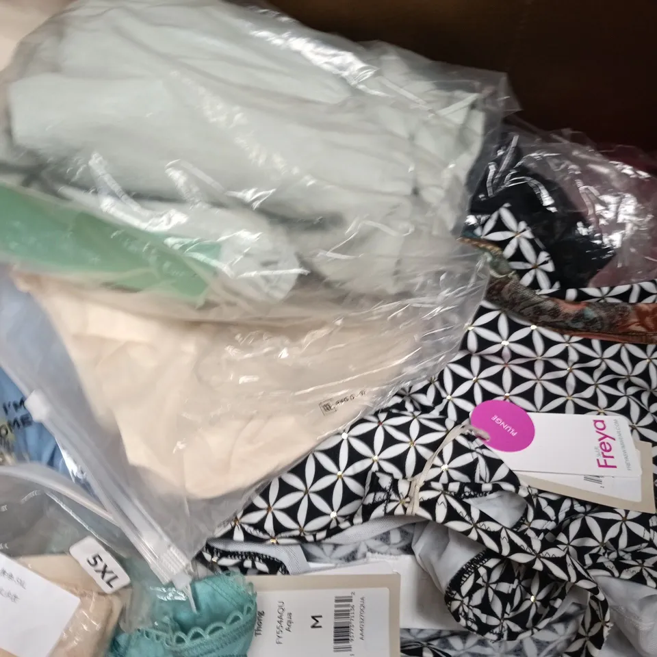 APPROXIMATELY 20 ASSORTED CLOTHING AND FASHION PRODUCTS IN VARIOUS STYLES AND SIZES - COLLECTION ONLY
