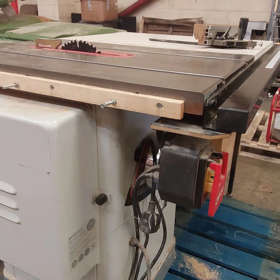 AXMINSTER TRADE AT254LTS TABLE SAW WITH EXTENSION TABLE