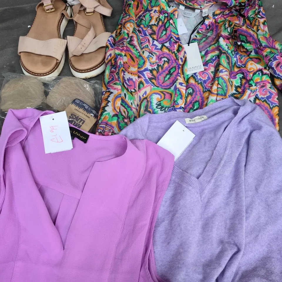 APPROXIMATELY 20 ASSORTED CLOTHING ITEMS IN VARIOUS SIZES, COLOURS & STYLES TO INCLUDE BRANDS SUCH AS DANNI MINOGUE, FRANK USHER, MONSOON, ETC - COLLECTION ONLY