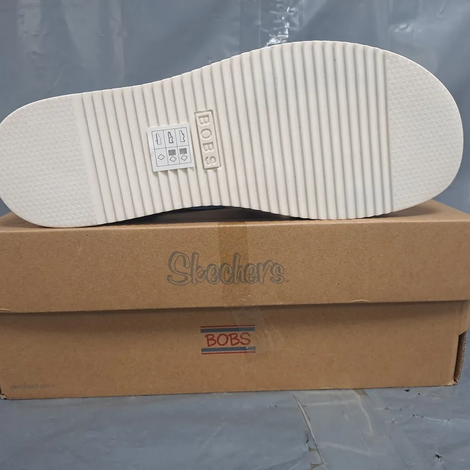BOXED PAIR OF BOBS FROM SKECHERS OPEN TOE SANDALS IN NAVY SIZE UK 7