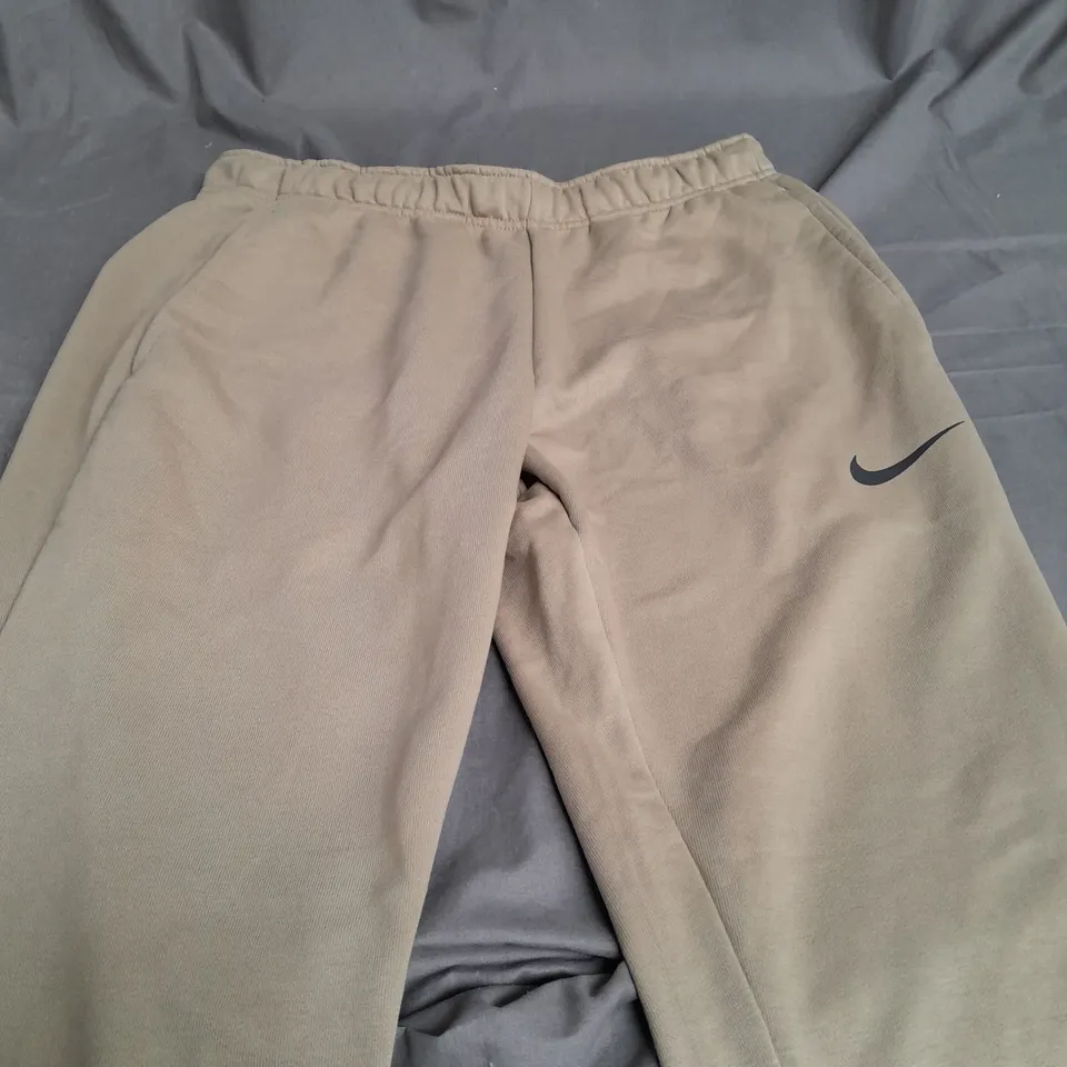 NIKE DRI FIT TRAINING PANTS IN DARK GREEN - LARGE