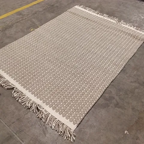 QUALITY DESIGNER AREA RUG - APPROXIMATELY 218CM X 160CM