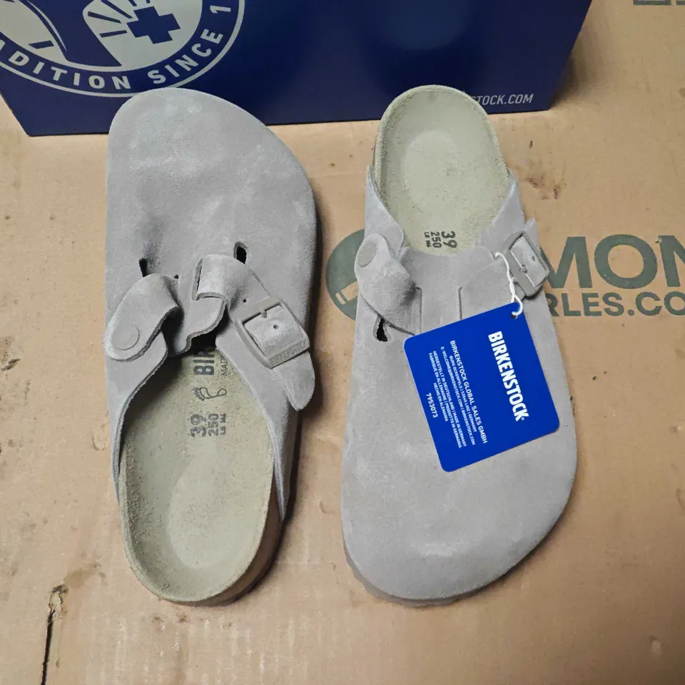 BOXED BIRKENSTOCK BOSTON BS GREY TAUPE – UK 5.5 (EU 39) UNISEX SLIP-ON CLOGS