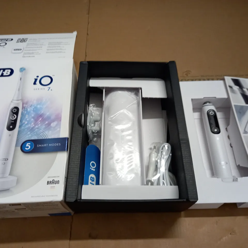 BOXED ORAL-B IO SERIES 7S ELECTRIC TOOTHBRUSH