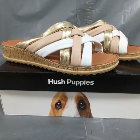 BOXED PAIR OF HUSH PUPPIES ALYSSA SLIDE SANDALS IN GOLD/MULTI SIZE 8