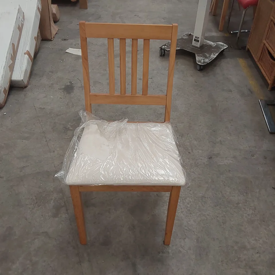 DESIGNER WOODEN DINING CHAIR WITH UPHOLSTERED PADDING 