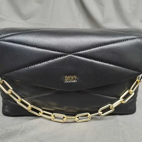 DKNY QUILTED LOGO DETAIL CROSSBODY BAG IN BLACK