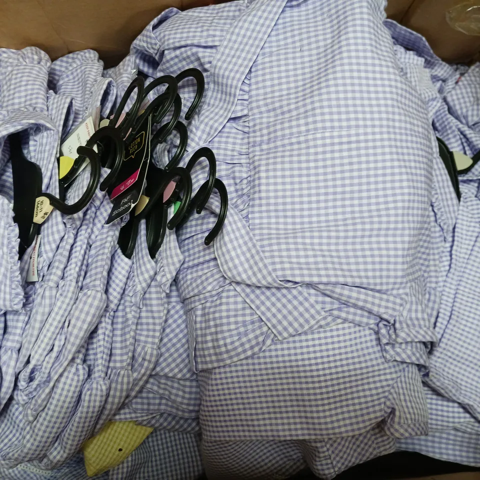 APPROXIMATELY 20 ASSOSRTED F&F KIDS DRESSES IN VARIOUS COLOURS AND SIZES