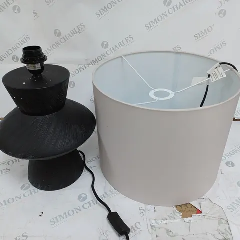 BLACK TEXTURED TABLE LAMP