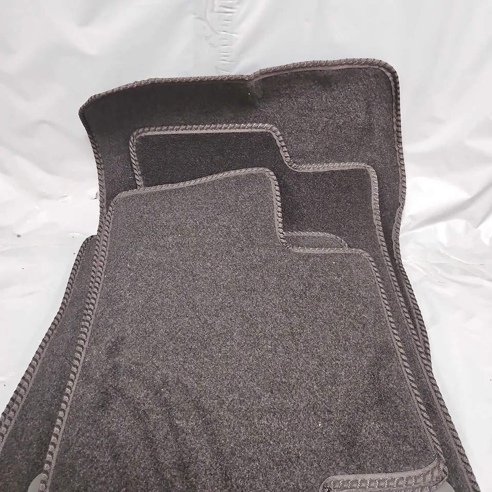 UNBRANDED SET OF 4 CAR MATS IN BLACK - MODEL UNSPECIFIED 