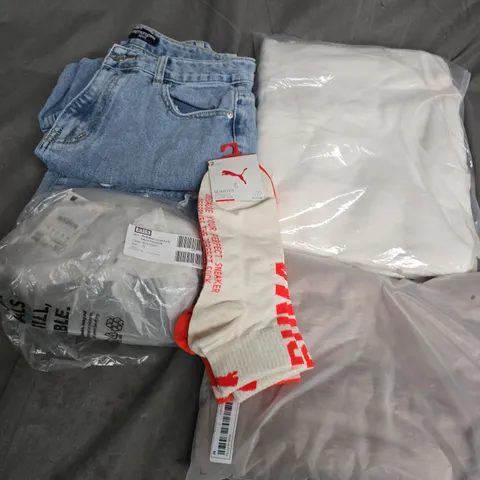 APPROXIMATELY 30 ASSORTED CLOTHING ITEMS IN VARIOUS SIZES, STYLES & COLOURS TO INCLUDE BRANDS SUCH AS PRETTYLITTLE THING, PUMA, PULL & BEAR, ETC - COLLECTION ONLY