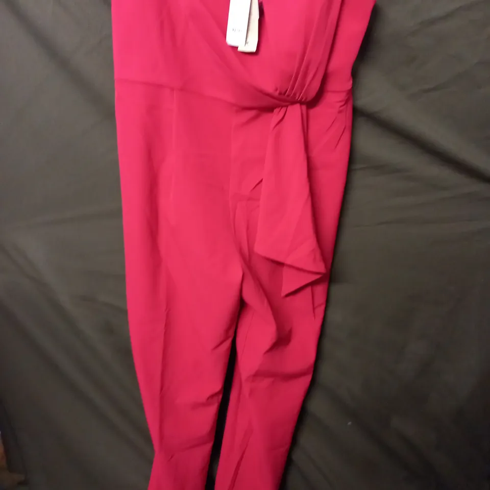 FOREVER NEW CURVE HANNAH CURVE STRAPLESS BOW JUMPSUIT IN RED - UK 20
