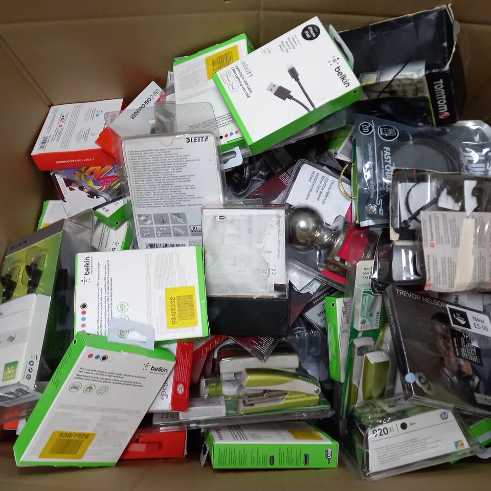 BOX OF APPROX 30 ASSORTED ITEMS TO INCLUDE - ADIDAS DUAL LAYER SOLO CASE , BELKIN USB TO LIGHTNING , NAVMAT ETC