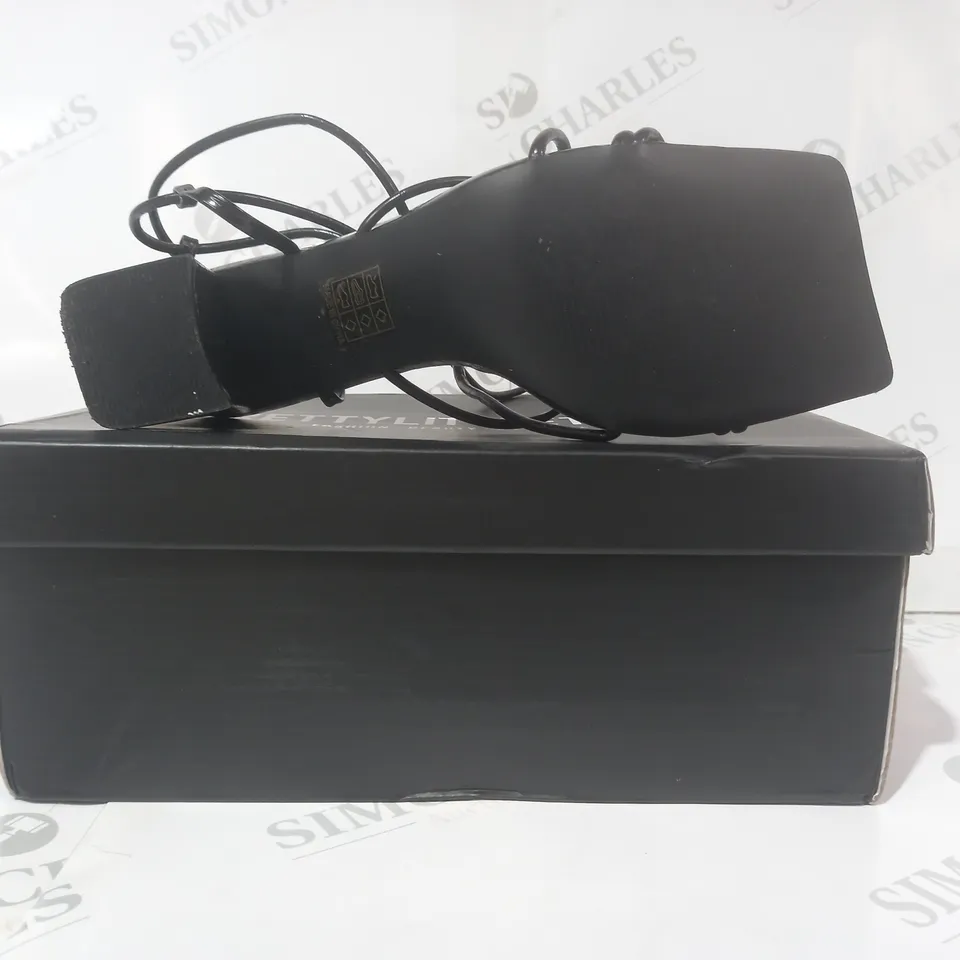 BOXED PAIR OF PRETTY LITTLE THING OPEN SQUARE TOE KNOTTED LACE UP SANDALS IN BLACK UK SIZE 6
