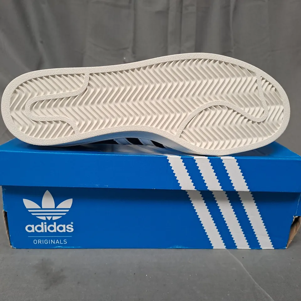 BOXED PAIR OF ADIDAS CAMPUS SHOES IN BLACK/WHITE UK SIZE 9.5