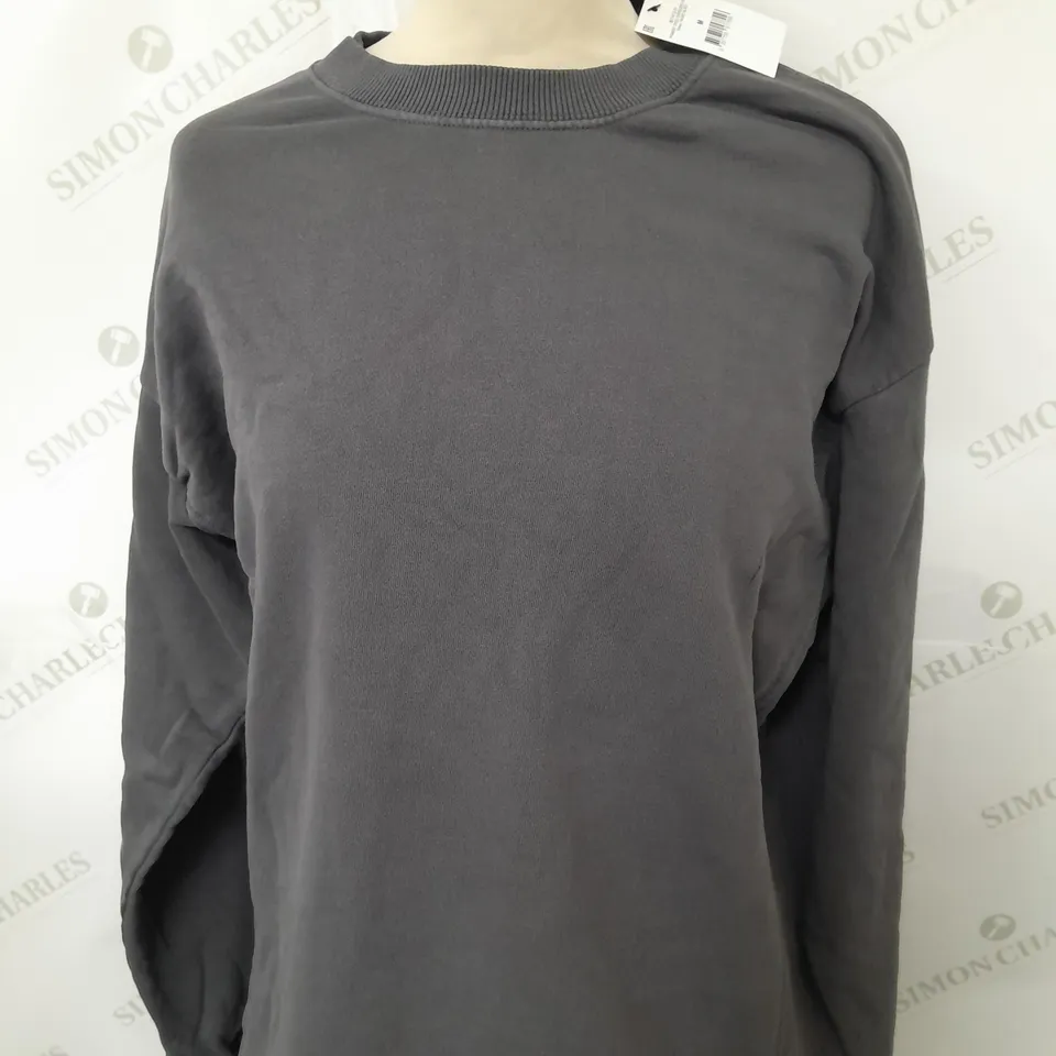 APPROXIMATELY 15 ASSORTED CLOTHING ITEMS TO INCLUDE ASOS BUTTON CARDIGAN SIZE L,  COTTON ON PIGMENT DYED OVERSIZED CREW SWEATER IN FADED SLATE SIZE M, COTTON ON DAD SHIRT IN BLACK SIZE M
