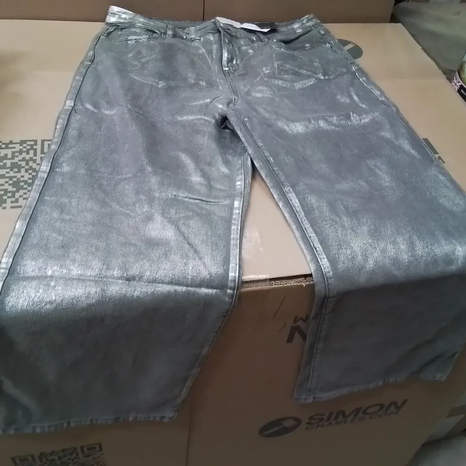BOXED BRAND NEW APPROXIMATELY 5 JD WILLIAMS METALLIC WIDE LEG JEANS SILVER SIZE 18