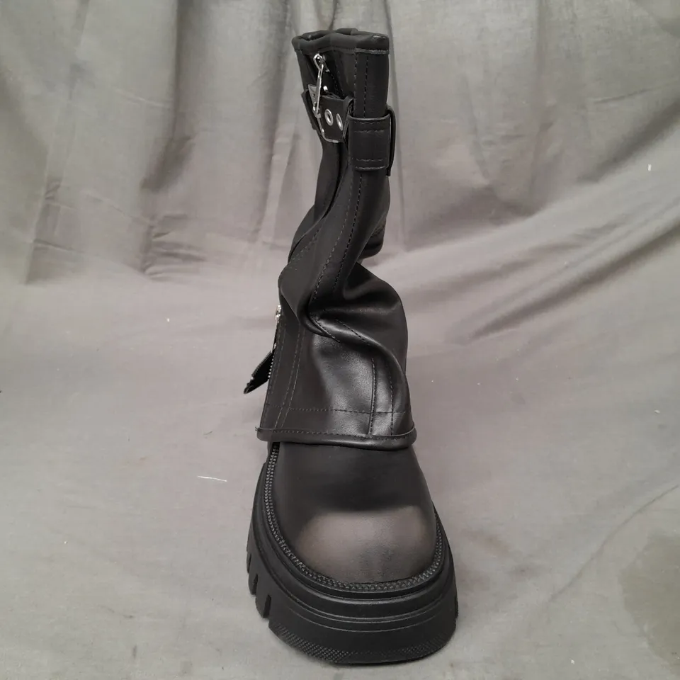 BOXED PAIR OF ASYLUM ANKLE BOOTS IN BLACK ASIAN SIZE 260