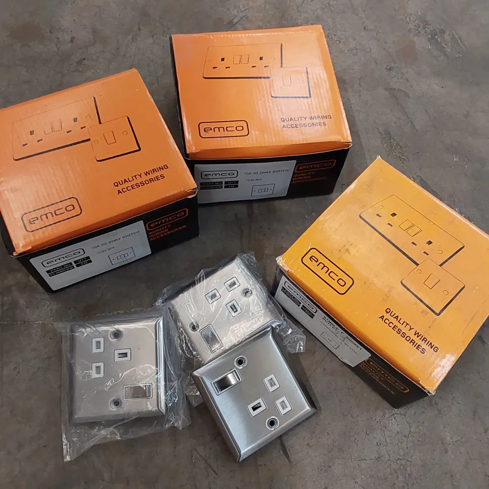 PALLET OF APPROXIMATELY  ASSORTED ELECTRICAL COMPONENTS TO INCLUDE SWITCHES ETC