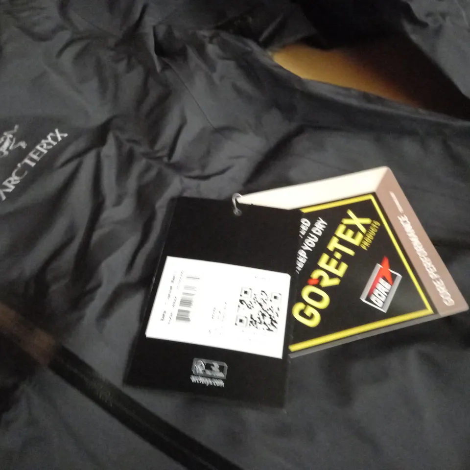 ARCTERYX GORETEX LIGHTWEIGHT JACKET - LARGE