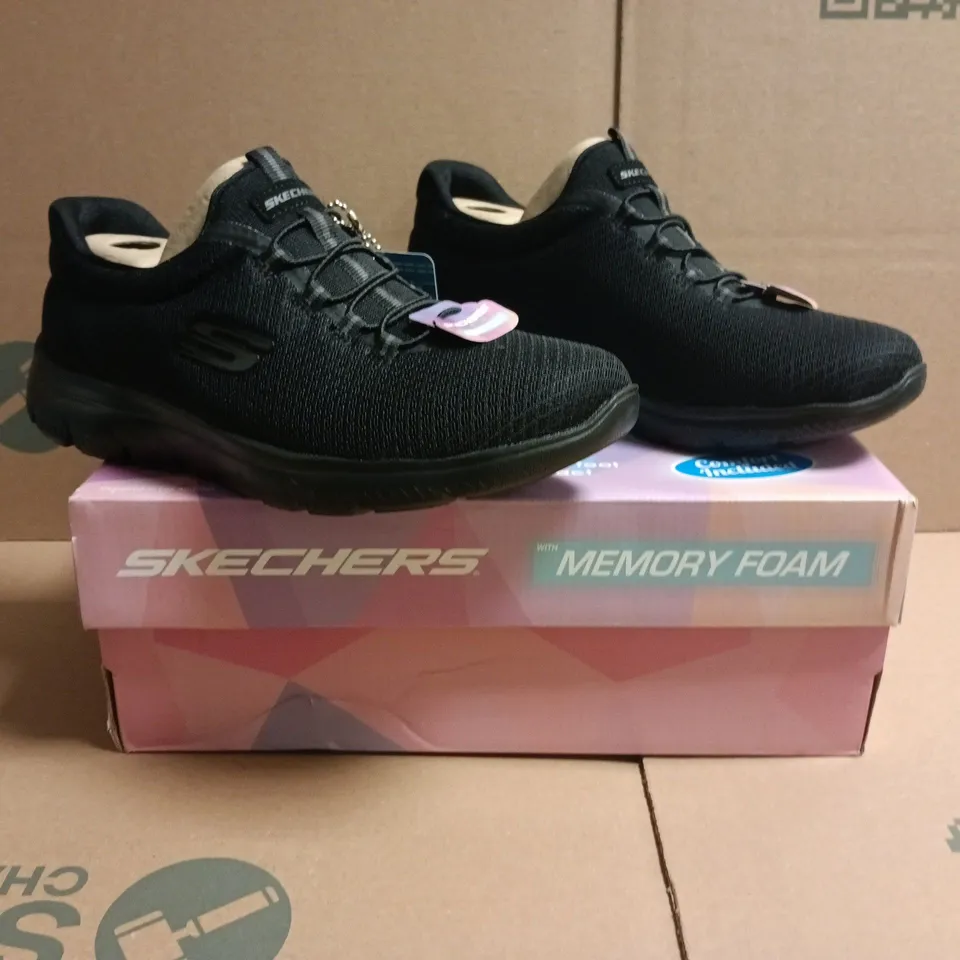 BOXED PAIR OF SKECHERS TRAINERS IN BLACK SIZE UK 4